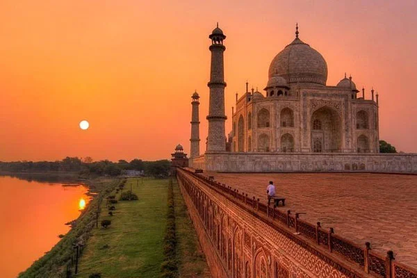 Taj Mahal Sunrise Day Trip